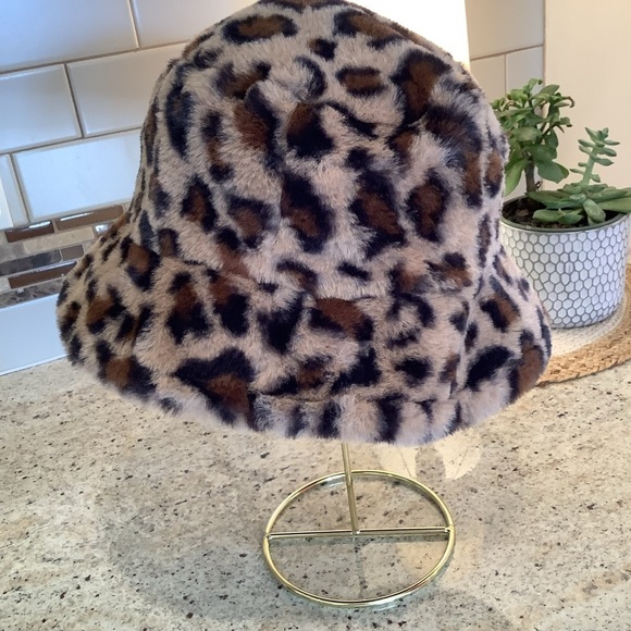 Faux Fur Leopard Bucket Hat - Picture 3 of 4